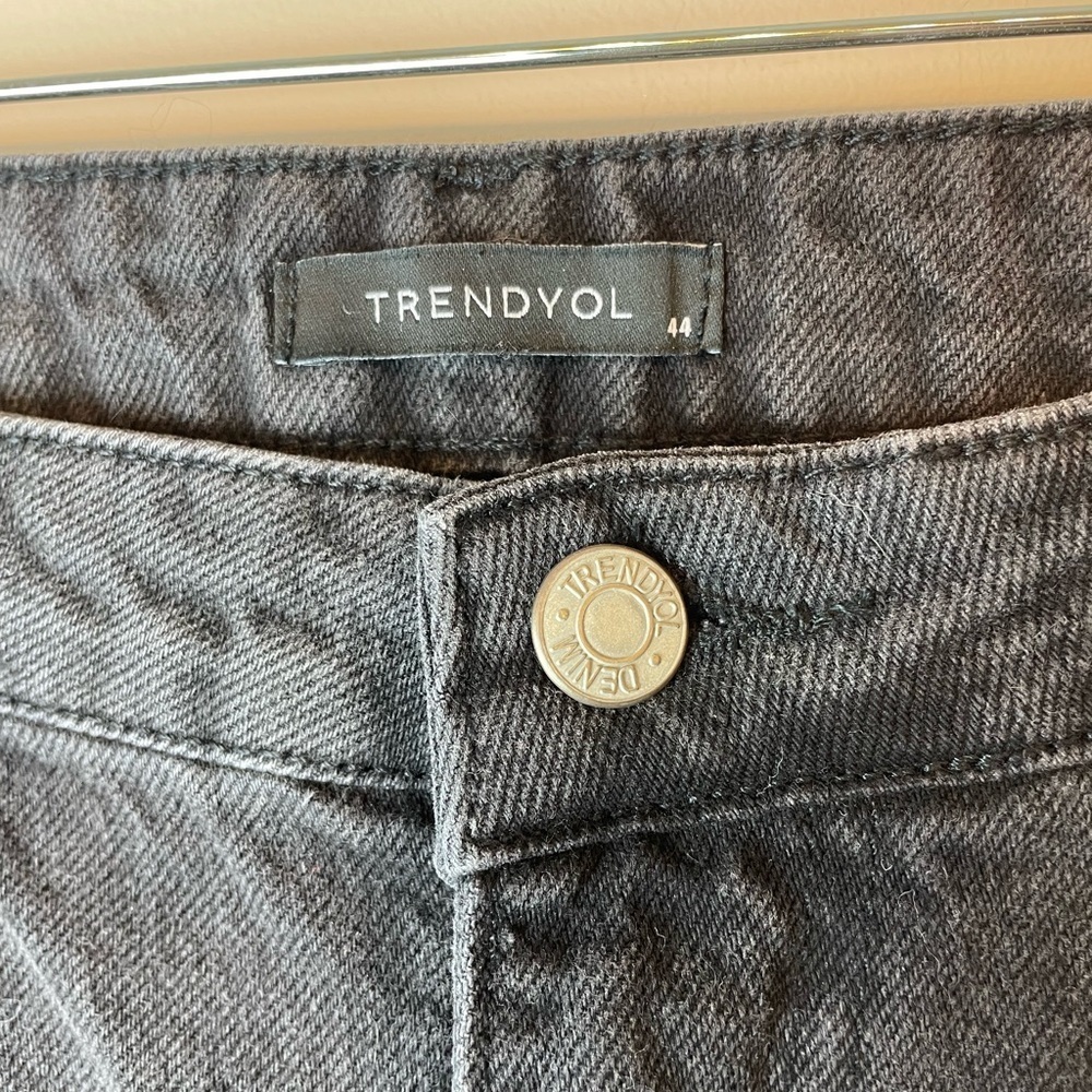 TRENDYOL Women’s Gray Black Mom Jean Denim Size 12 - Picture 4 of 10